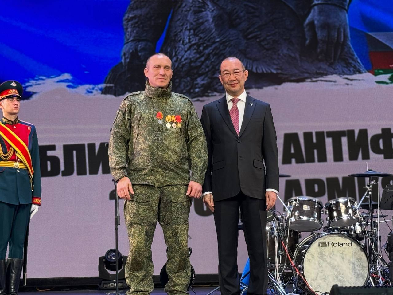 На III Антифашистском форуме в Якутске вручили госнаграды отличившимся участникам СВО На III Антифашистском форуме в Якутске вручили госнаграды отличившимся участникам СВО