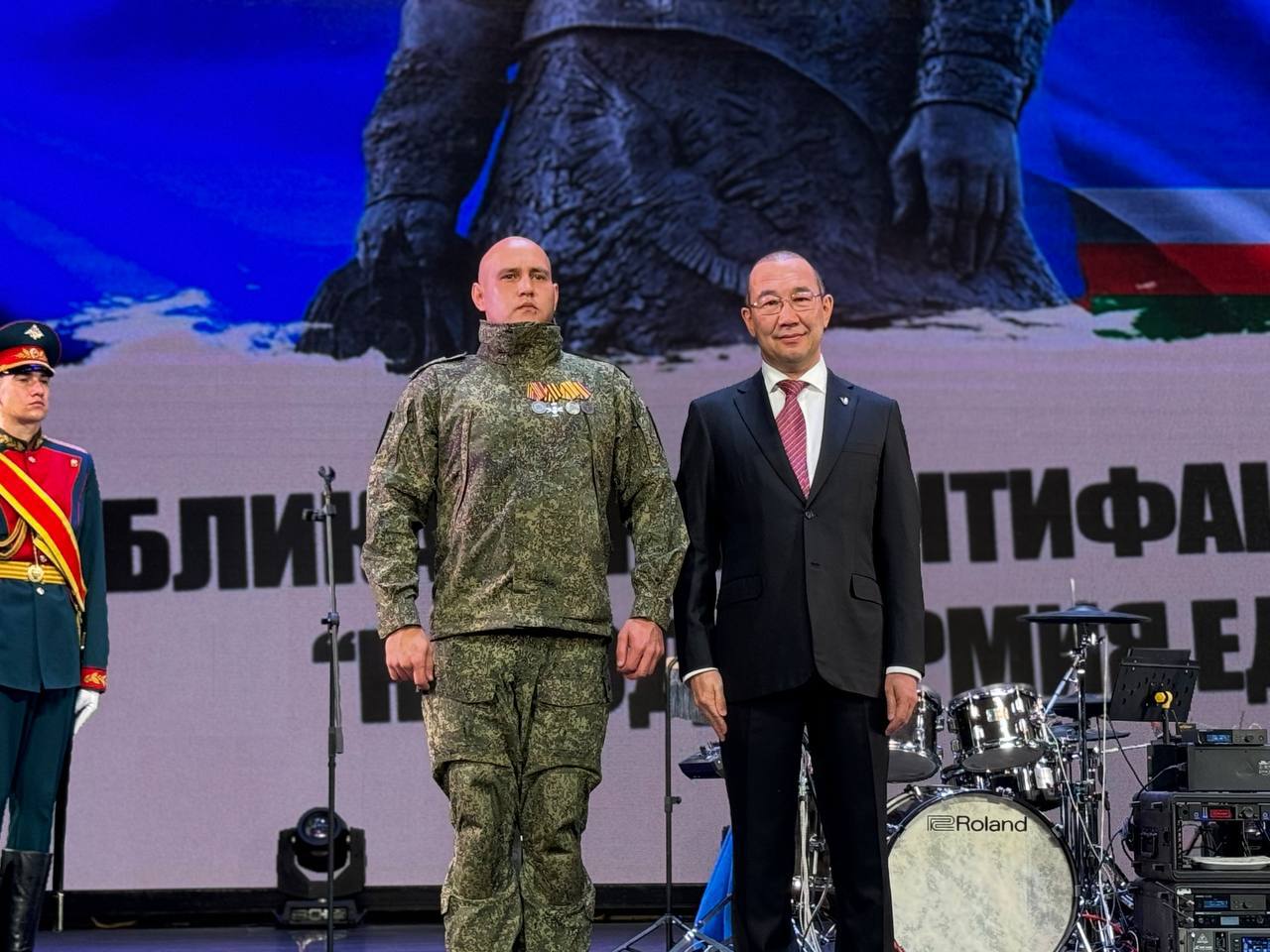 На III Антифашистском форуме в Якутске вручили госнаграды отличившимся участникам СВО На III Антифашистском форуме в Якутске вручили госнаграды отличившимся участникам СВО