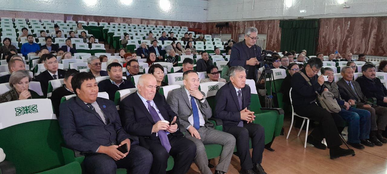 #олохтоохсалайыныы. Ил Тмэн Судаарыстыбаннай Мунньаын бэрэссэдээтэлэ Алексей Еремеев Хааласка лэлээтэ Хаалас улууун киинигэр, Покровскайга, Ил Тмэн бэрэссэдээтэлэ Алексей Еремеев "тгрк остуолу" тэрийдэ #олохтоохсалайыныы. Ил Тмэн Судаарыстыбаннай Мунньаын бэрэссэдээтэлэ Алексей Еремеев Хааласка лэлээтэ Хаалас улууун киинигэр, Покровскайга, Ил Тмэн бэрэссэдээтэлэ Алексей Еремеев "тгрк остуолу" тэрийдэ