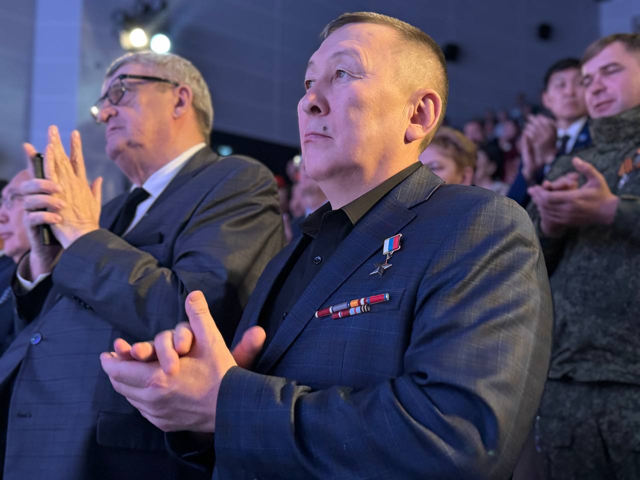 На III Антифашистском форуме в Якутске вручили госнаграды отличившимся участникам СВО На III Антифашистском форуме в Якутске вручили госнаграды отличившимся участникам СВО