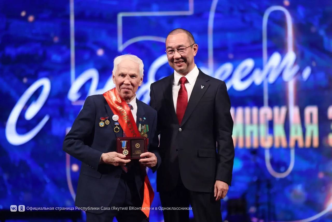 Айсен Николаев сегодня, 6 ноября, прибыл в город Нерюнгри, чтобы лично поздравить нерюнгринцев с 50-летием столицы Южной Якутии и Нерюнгринского района, а также вручить государственные награды Айсен Николаев сегодня, 6 ноября, прибыл в город Нерюнгри, чтобы лично поздравить нерюнгринцев с 50-летием столицы Южной Якутии и Нерюнгринского района, а также вручить государственные награды