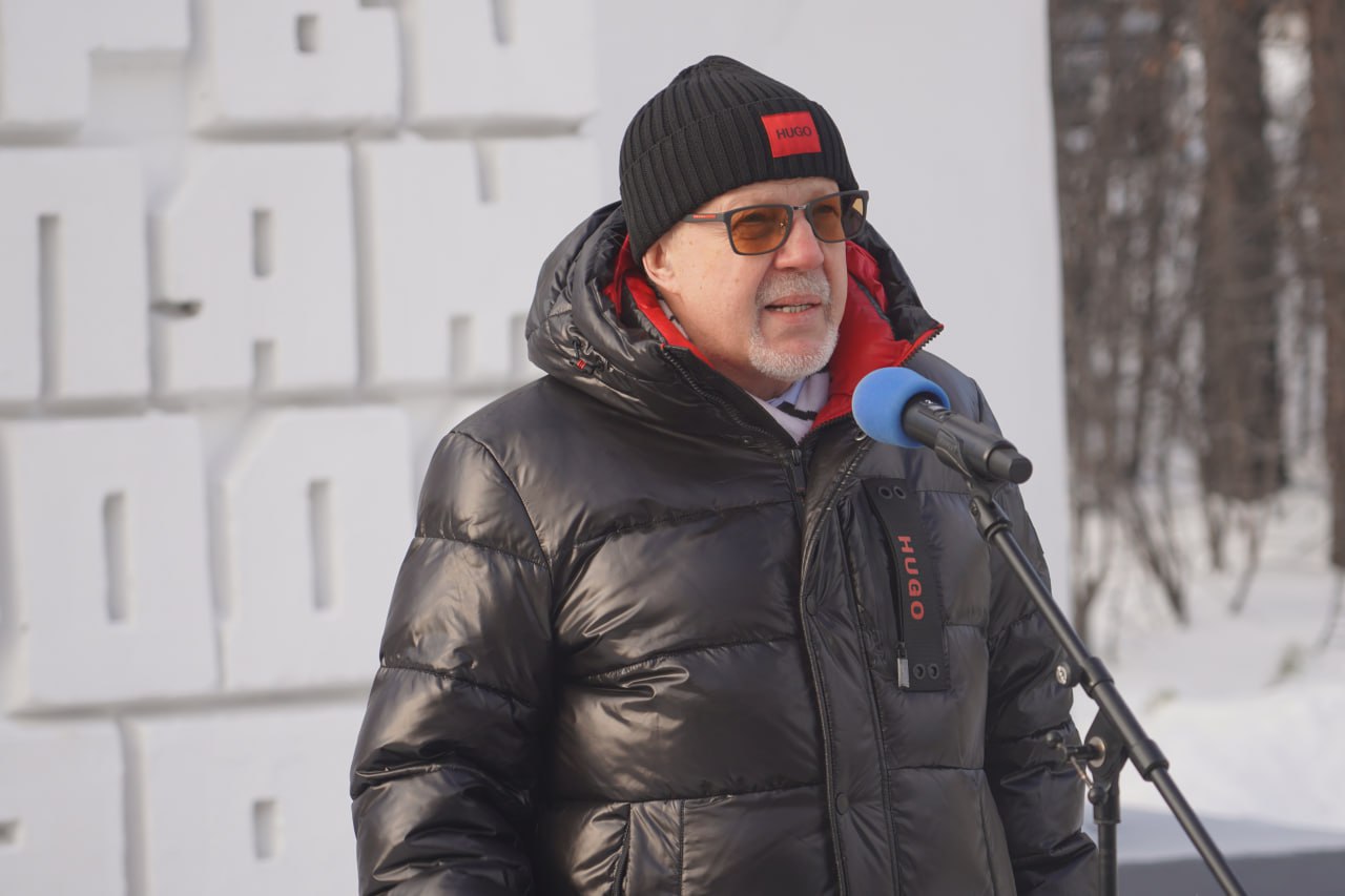 6 ноября в рамках празднования юбилейного Дня города Нерюнгри и Нерюнгринского района почетная делегация приняла участие в возложении цветов к памятнику первостроителям 6 ноября в рамках празднования юбилейного Дня города Нерюнгри и Нерюнгринского района почетная делегация приняла участие в возложении цветов к памятнику первостроителям