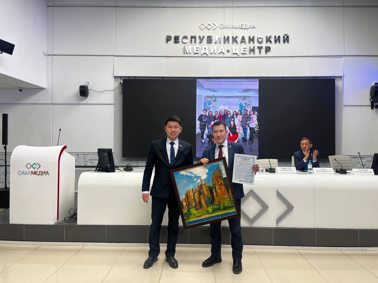 Якутское радио отметило 95-летний юбилей Якутское радио отметило 95-летний юбилей