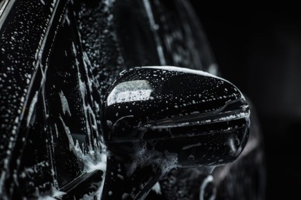 Как правильно ухаживать за зеркалами автомобиля