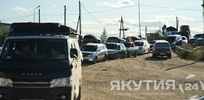 Слухи о дефиците бензина и введении лимитов на АЗС опровергли в Якутии