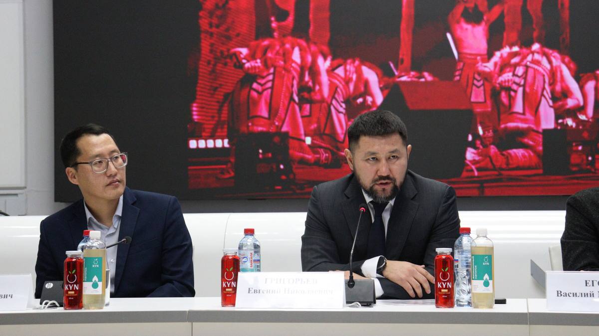 Кай Адамов и Алексей Уваровский поделились мнением о предстоящем боксёрском поединке Кай Адамов и Алексей Уваровский поделились мнением о предстоящем боксёрском поединке