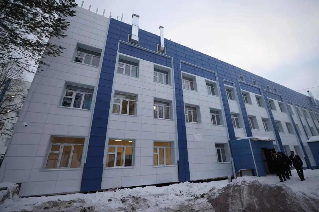 Айсен Николаев: В Нерюнгри проверил реконструкцию лечебного блока "В" Центральной районной больницы Айсен Николаев: В Нерюнгри проверил реконструкцию лечебного блока "В" Центральной районной больницы