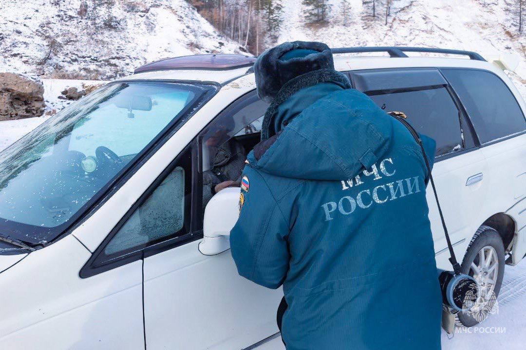 Инспекторы ГИМС напоминают об опасности тонкого льда Инспекторы ГИМС напоминают об опасности тонкого льда