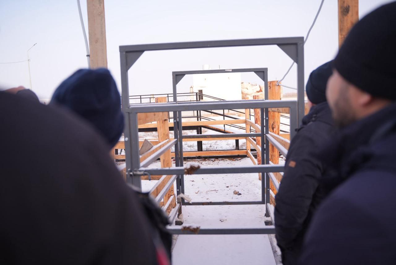 Евгений Григорьев: Сегодня, вместе с министром сельского хозяйства республики Артёмом Александровым, торжественно открыли первый на территории городского округа убойный цех КРС в селе Хатассы Евгений Григорьев: Сегодня, вместе с министром сельского хозяйства республики Артёмом Александровым, торжественно открыли первый на территории городского округа убойный цех КРС в селе Хатассы