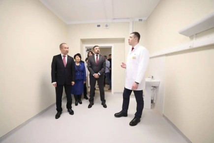 Айсен Николаев: В Нерюнгри проверил реконструкцию лечебного блока "В" Центральной районной больницы
