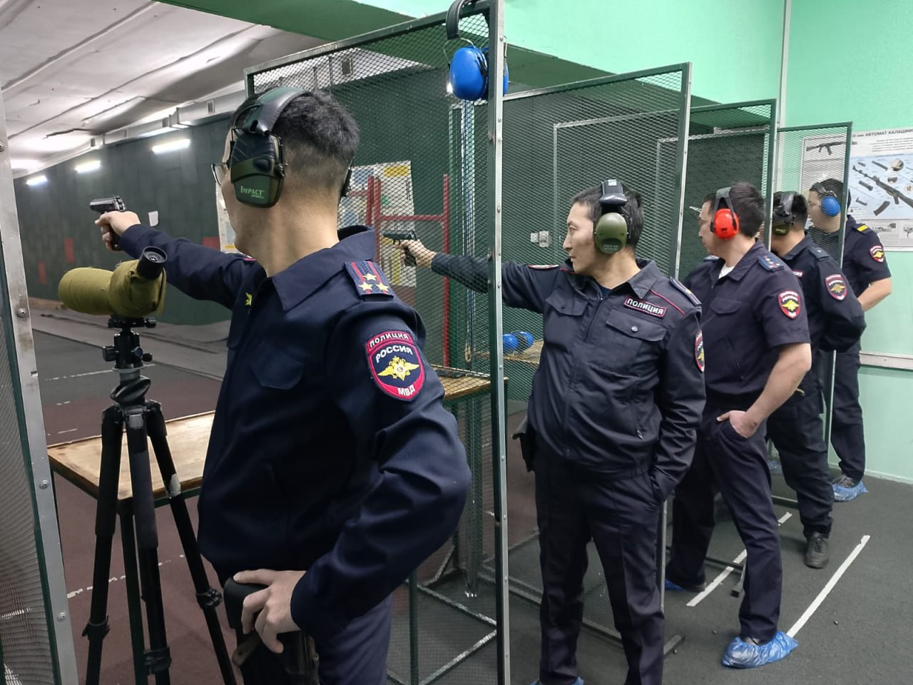 В Якутске проведены соревнования по стрельбе из боевого ручного стрелкового оружия ко Дню сотрудника органов внутренних дел В Якутске проведены соревнования по стрельбе из боевого ручного стрелкового оружия ко Дню сотрудника органов внутренних дел