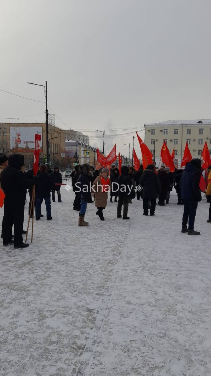 Коммунисты на площади Ленина Коммунисты на площади Ленина