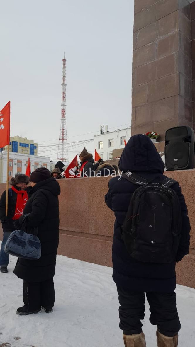 Коммунисты на площади Ленина Коммунисты на площади Ленина