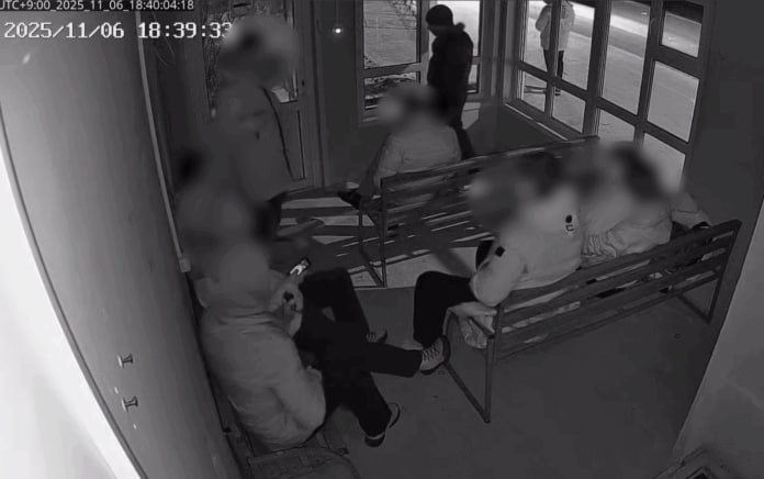 Разгромивших остановку вандалов ищут в Якутске