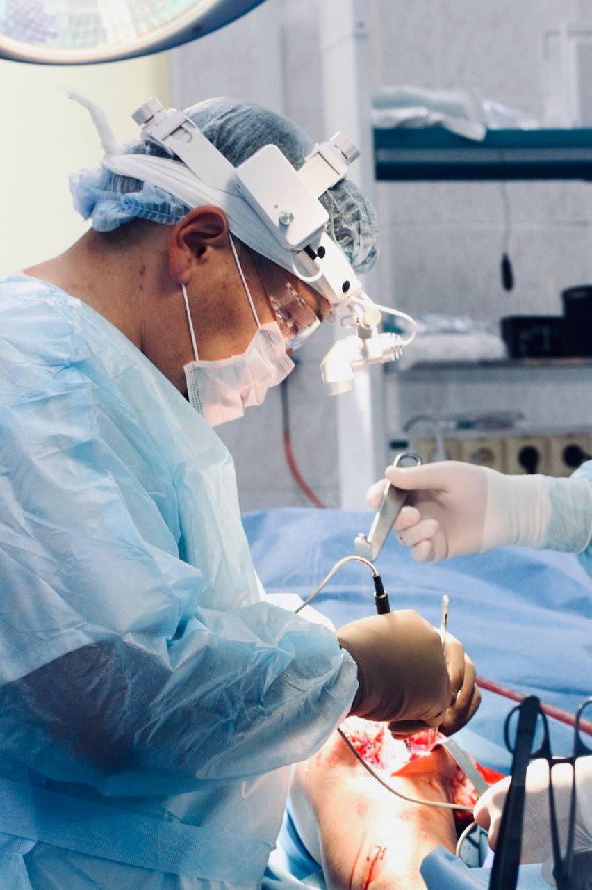 В Горном районе Якутии впервые провели операцию по эндопротезированию колена В Горном районе Якутии впервые провели операцию по эндопротезированию колена