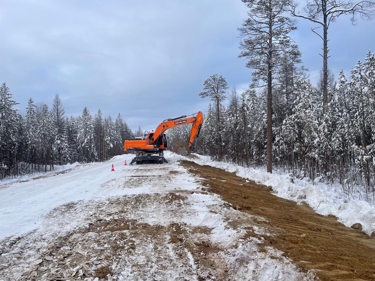 В Якутии досрочно отремонтировали 10 км автодороги «Мухтуя» В Якутии досрочно отремонтировали 10 км автодороги «Мухтуя»