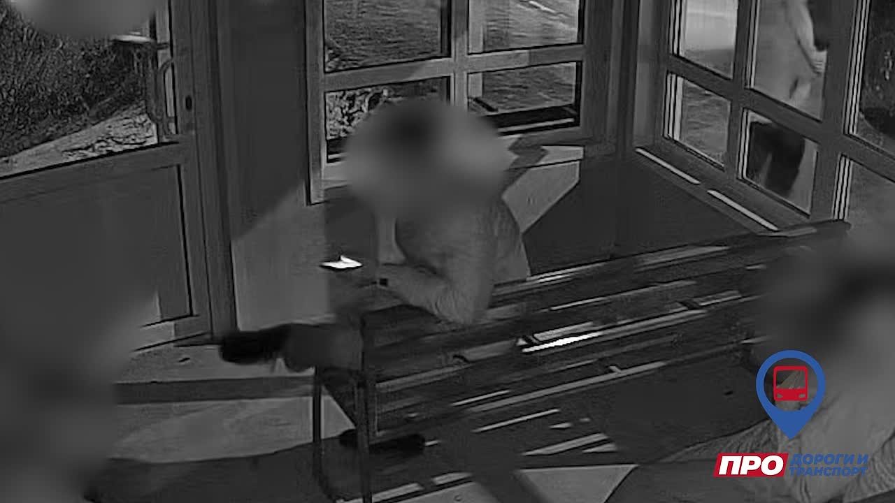 На тёплой автобусной остановке «Курнатовского» зафиксирован акт вандализма