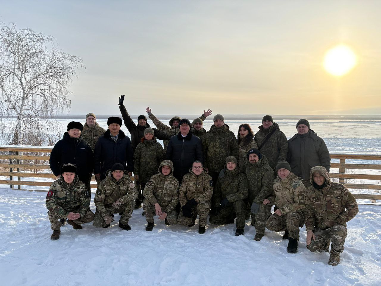 Делегация группировки войск «Восток» с рабочим визитом посетила Хангаласский улус в рамках празднования Дня народного единства и III Республиканского антифашистского форума Делегация группировки войск «Восток» с рабочим визитом посетила Хангаласский улус в рамках празднования Дня народного единства и III Республиканского антифашистского форума