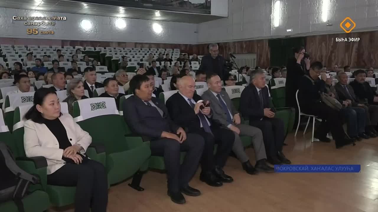 В Хангаласском районе состоялся круглый стол «О проекте Закона РС(Я) «О местном самоуправлении в РС(Я)»», проведённый спикером парламента Якутии Алексеем Еремеевым