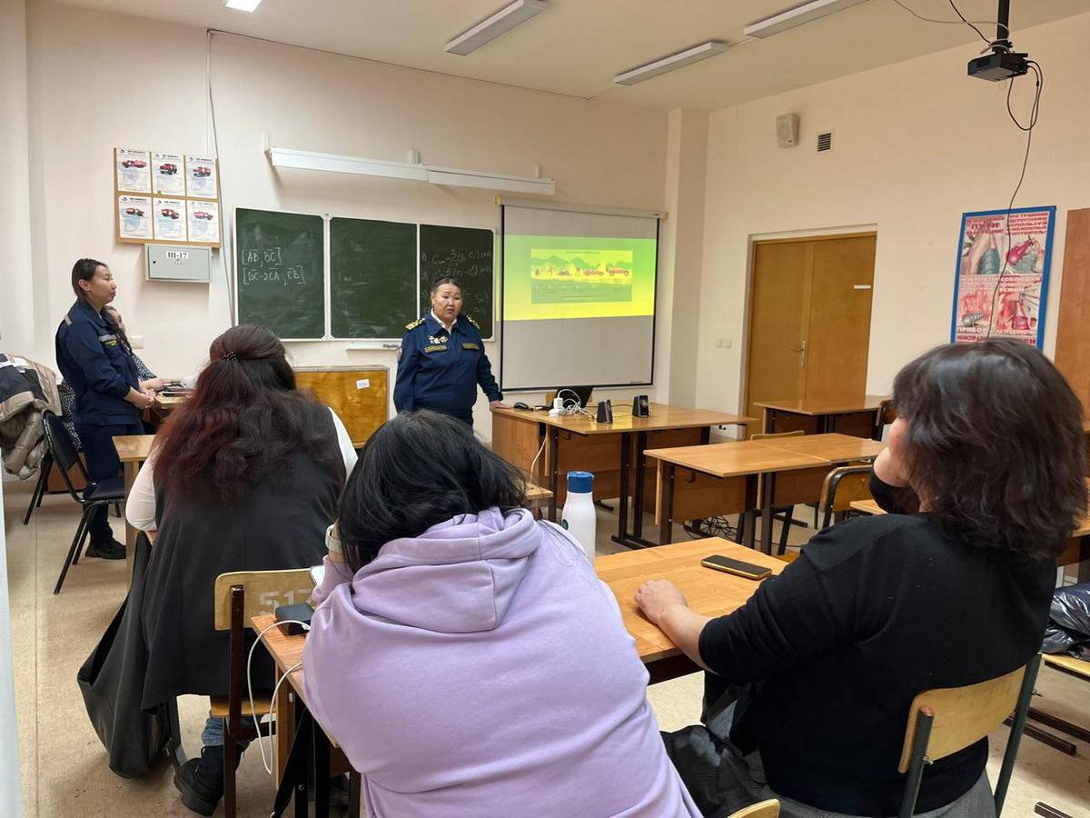 Студентам, школьникам, местным жителям рассказали о безопасности Студентам, школьникам, местным жителям рассказали о безопасности