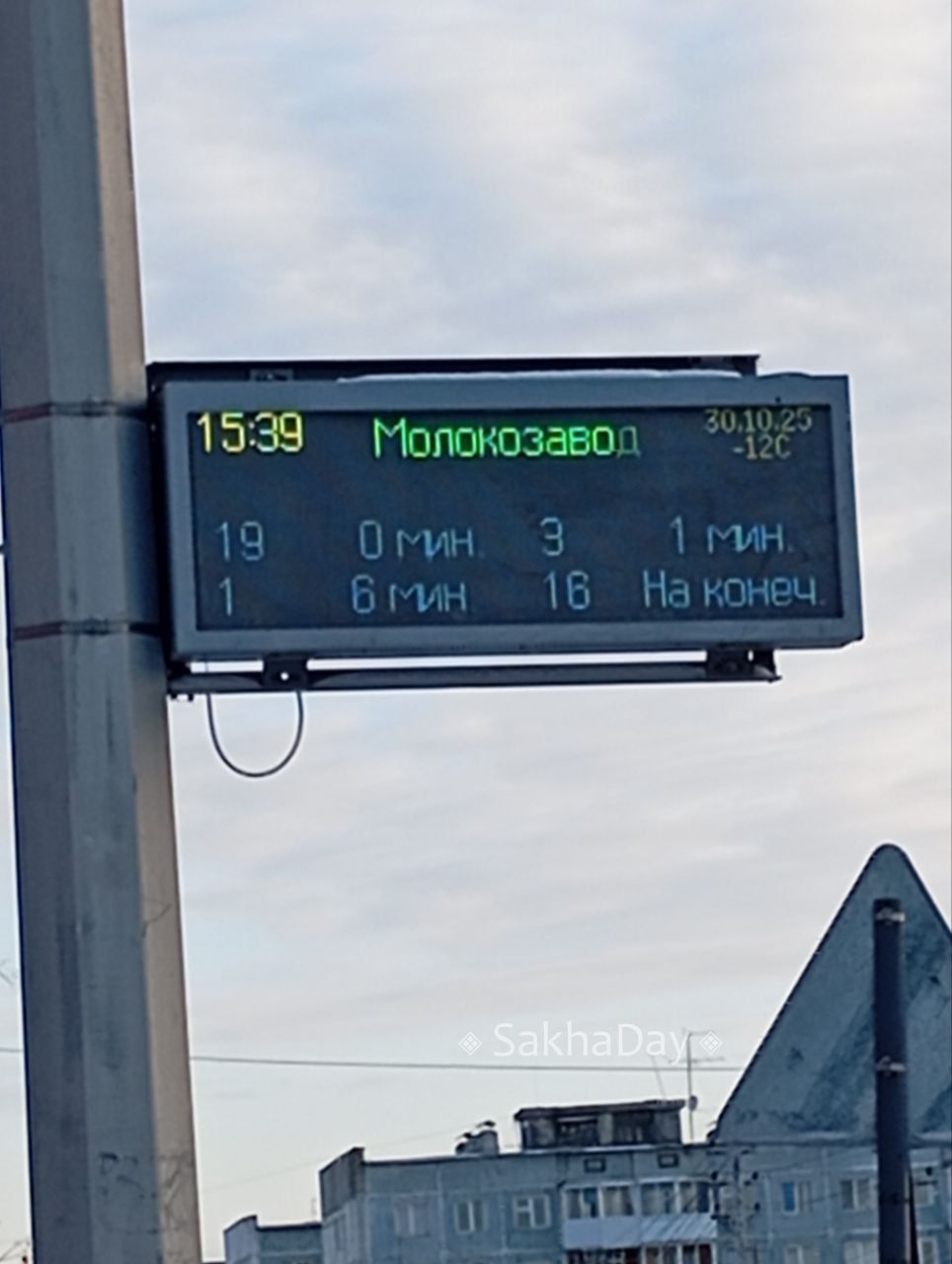 В настоящее время управы округа проводят закупочные процедуры по ремонту и обслуживанию автобусных навесов