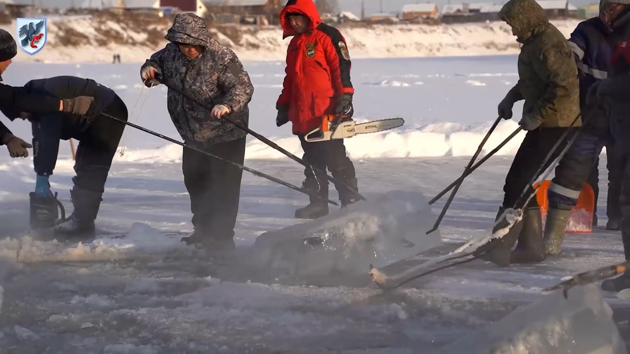 В Якутске проходит акция по заготовке льда для семей участников СВО