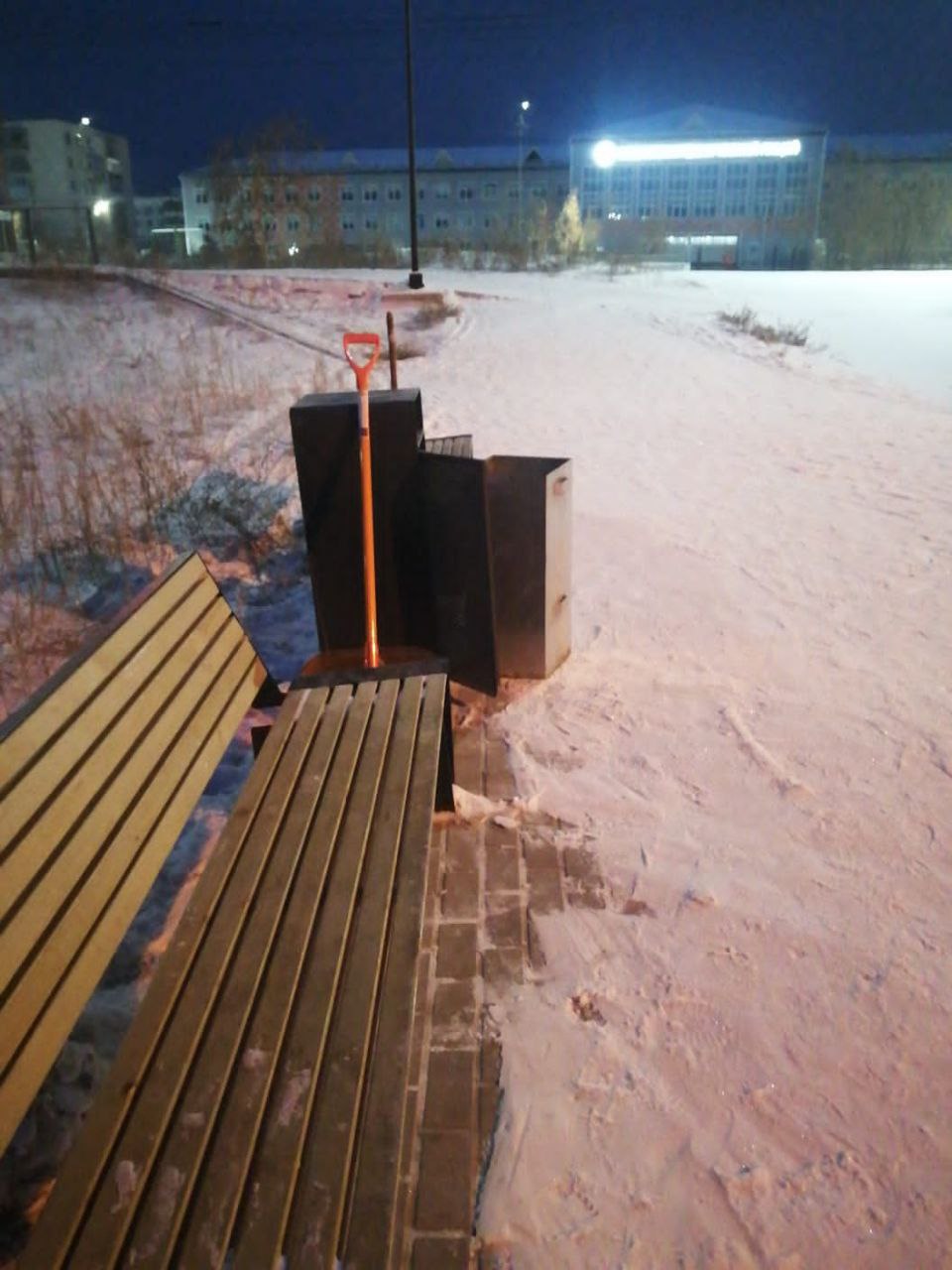 Сегодня наши дворники провели комплекс работ по благоустройству территории округа Сегодня наши дворники провели комплекс работ по благоустройству территории округа