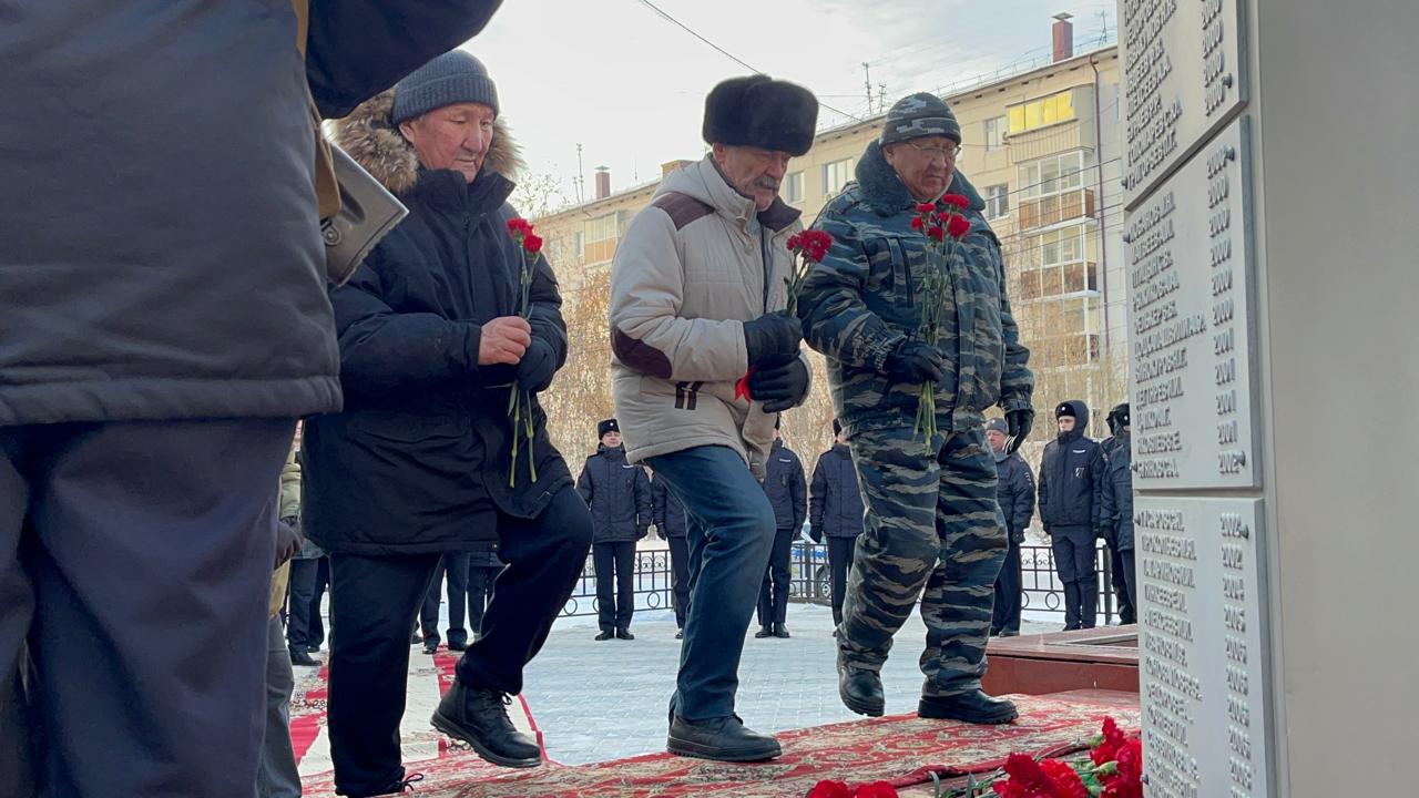 В МВД Якутии почтили память товарищей, погибших при исполнении служебных обязанностей В МВД Якутии почтили память товарищей, погибших при исполнении служебных обязанностей