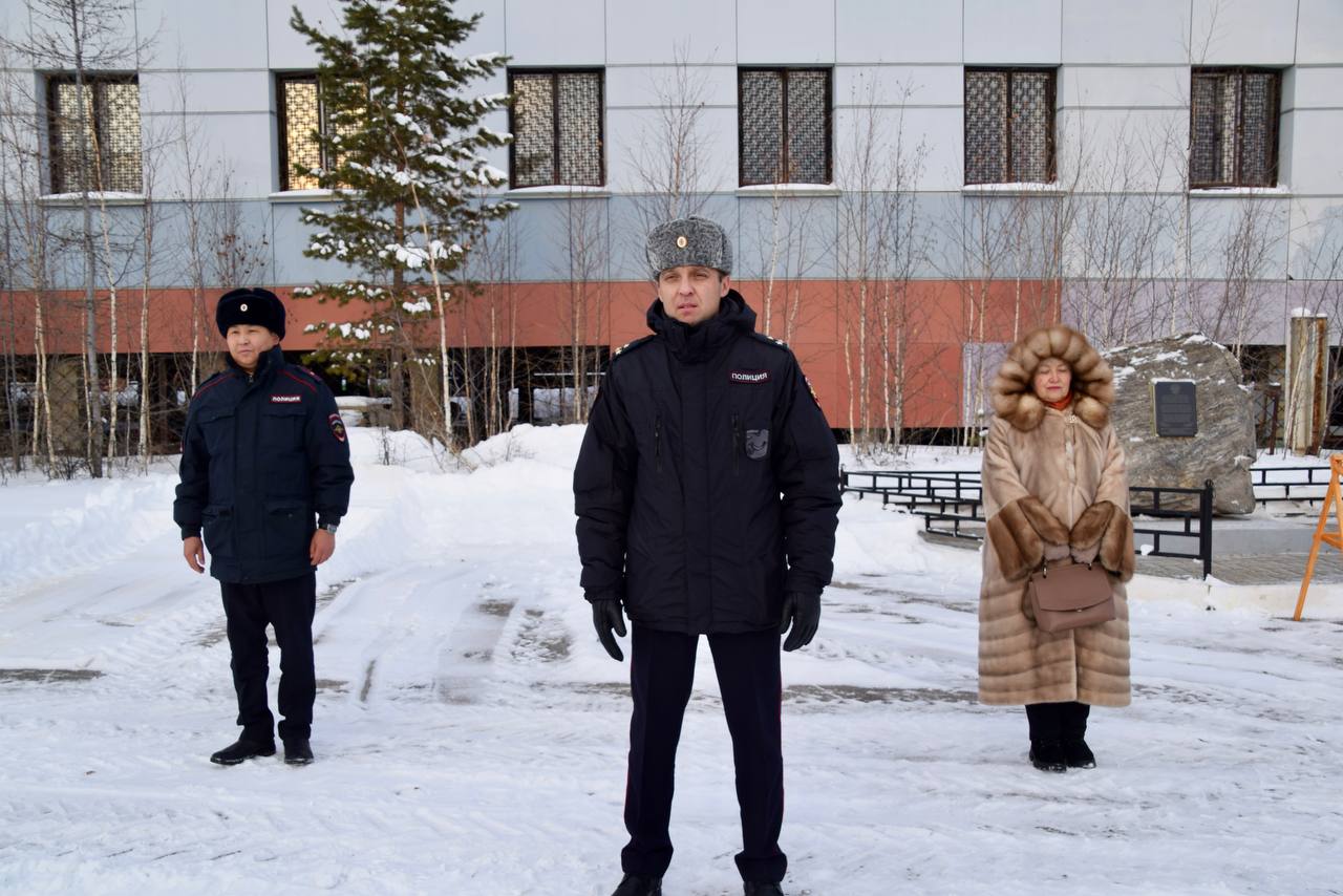 В преддверии Дня памяти сотрудников органов внутренних дел, погибших при исполнении служебных обязанностей, прошла церемония возложения цветов В преддверии Дня памяти сотрудников органов внутренних дел, погибших при исполнении служебных обязанностей, прошла церемония возложения цветов