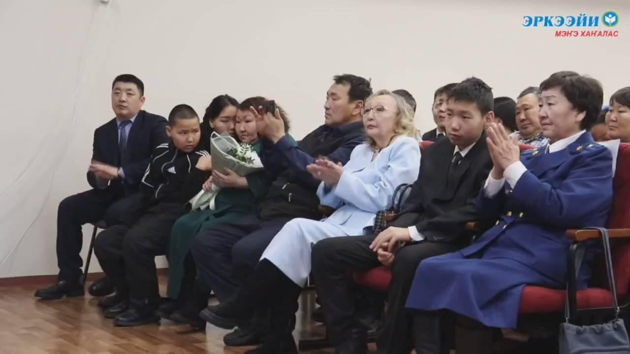 Майаа, Хараа Арассыыйа Дьоруойа Родимир МАКСИМОВ – БУРХААТ ыалдьыттаата Сэтинньи 8 кнгэр Мээ Хаалас улууугар биир дойдулаахтарбыт, Тааттаттан трттээх РФ Дьоруойа Родимир Максимов – Бурхаат уонна анал байыаннай дьайыы...