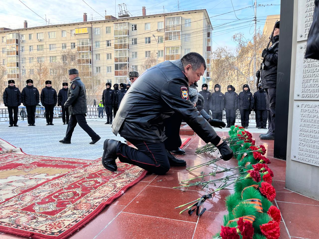 В МВД Якутии почтили память товарищей, погибших при исполнении служебных обязанностей В МВД Якутии почтили память товарищей, погибших при исполнении служебных обязанностей