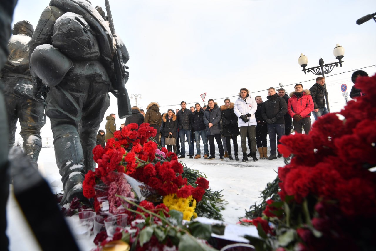 В Якутске почтили память легендарного летчика Валерия Ильича Кузьмина
