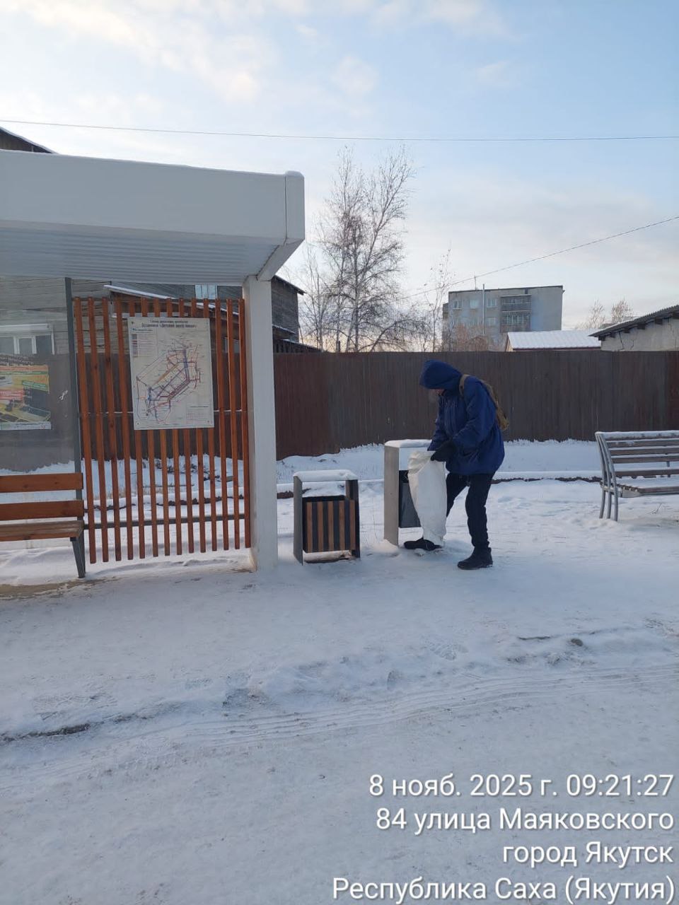 Сегодня наши дворники провели комплекс работ по благоустройству территории округа Сегодня наши дворники провели комплекс работ по благоустройству территории округа