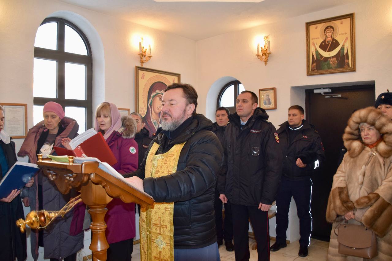 В преддверии Дня памяти сотрудников органов внутренних дел, погибших при исполнении служебных обязанностей, прошла церемония возложения цветов В преддверии Дня памяти сотрудников органов внутренних дел, погибших при исполнении служебных обязанностей, прошла церемония возложения цветов