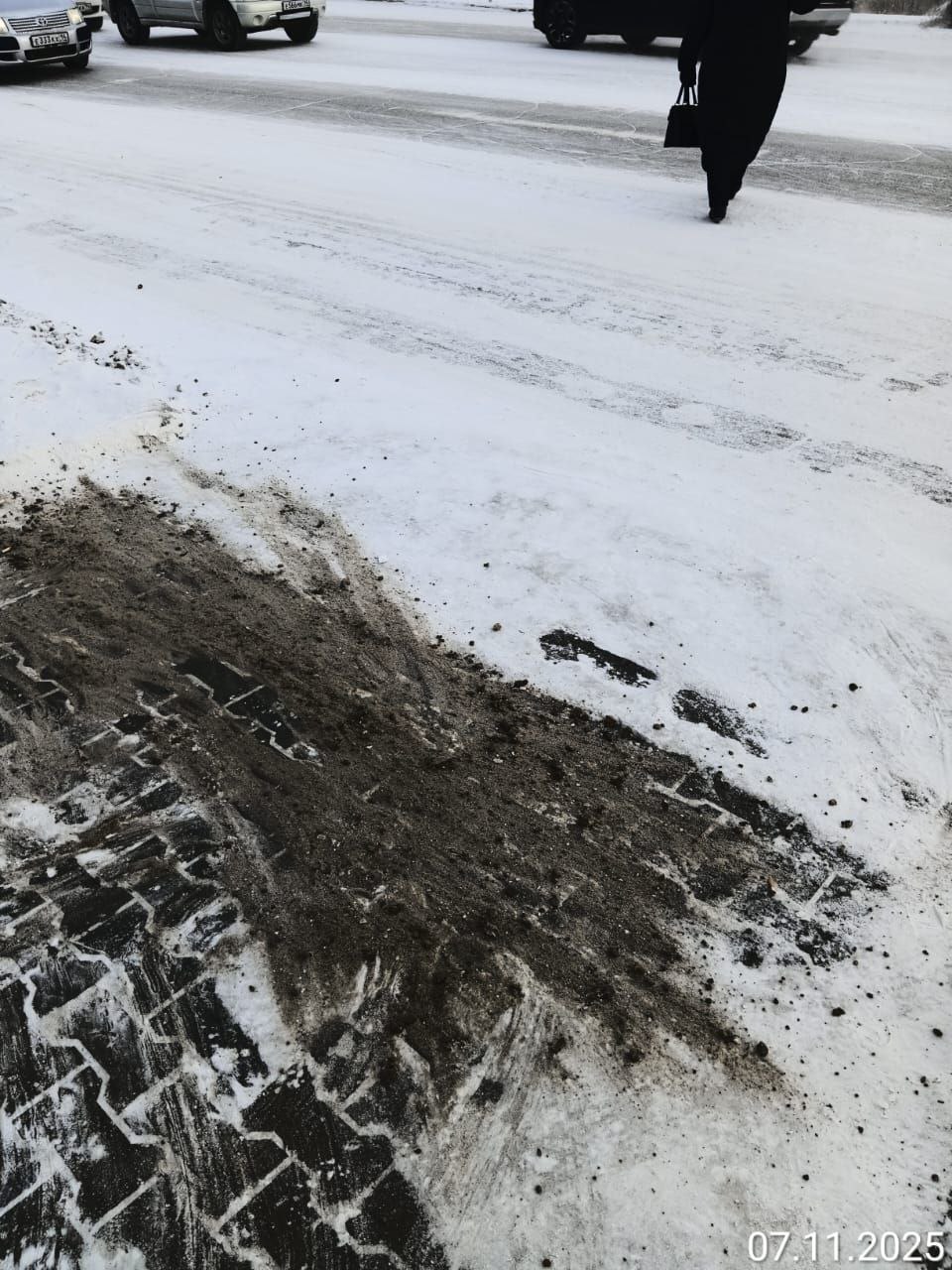 Сегодня наши дворники провели комплекс работ по благоустройству территории округа Сегодня наши дворники провели комплекс работ по благоустройству территории округа