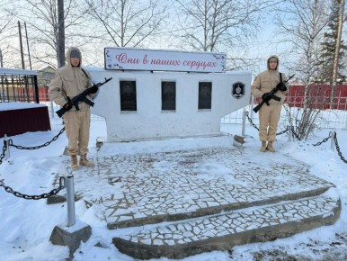 Трое из Тойбохоя. Каждый год, в этот день, в с. Тойбохой из районного центра и из близлежащих сел Сунтарского района съезжаются родственники, действующие сотрудники и ветераны органов внутренних дел, чтобы почтить память...