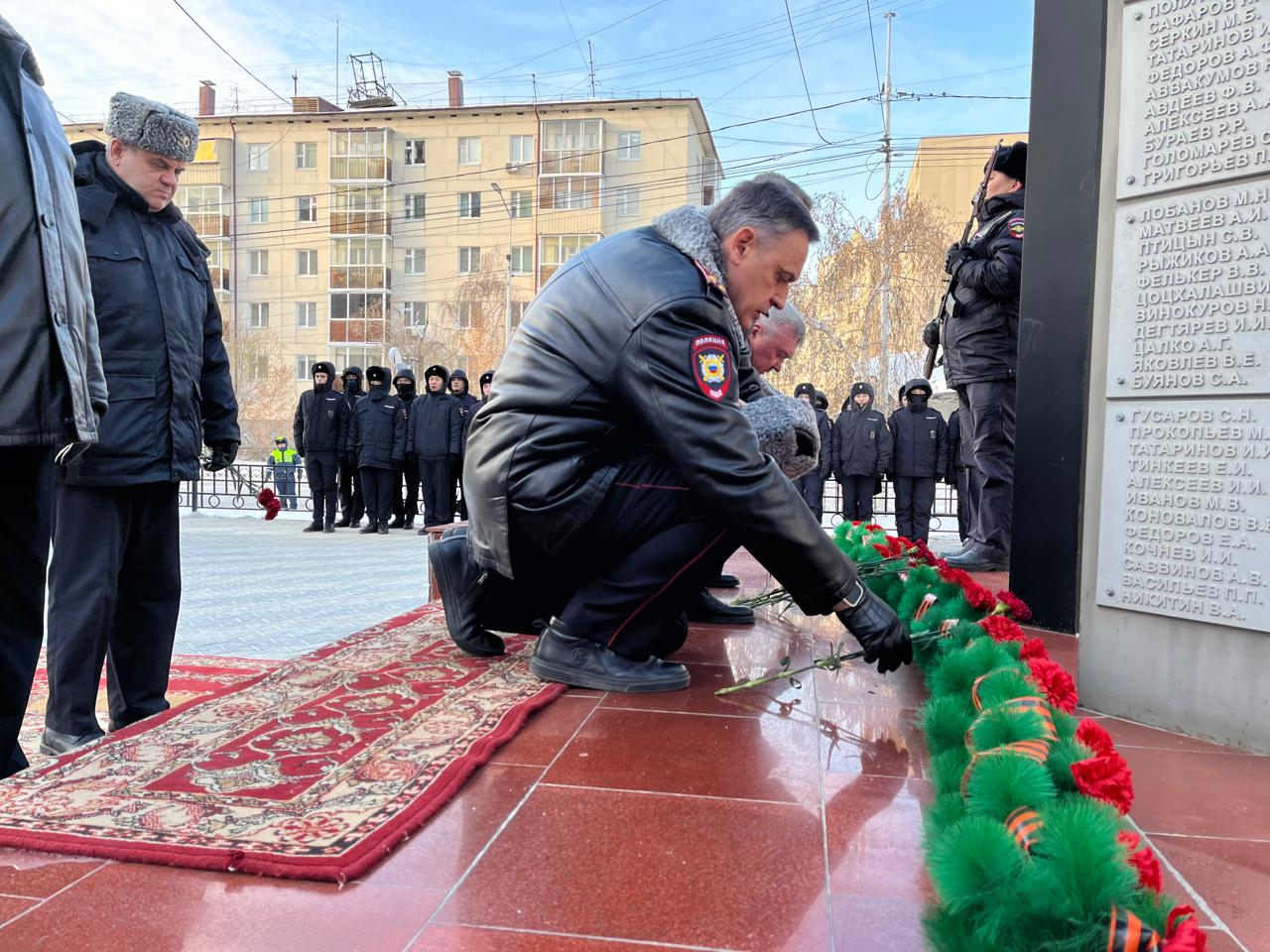 В МВД Якутии почтили память товарищей, погибших при исполнении служебных обязанностей В МВД Якутии почтили память товарищей, погибших при исполнении служебных обязанностей