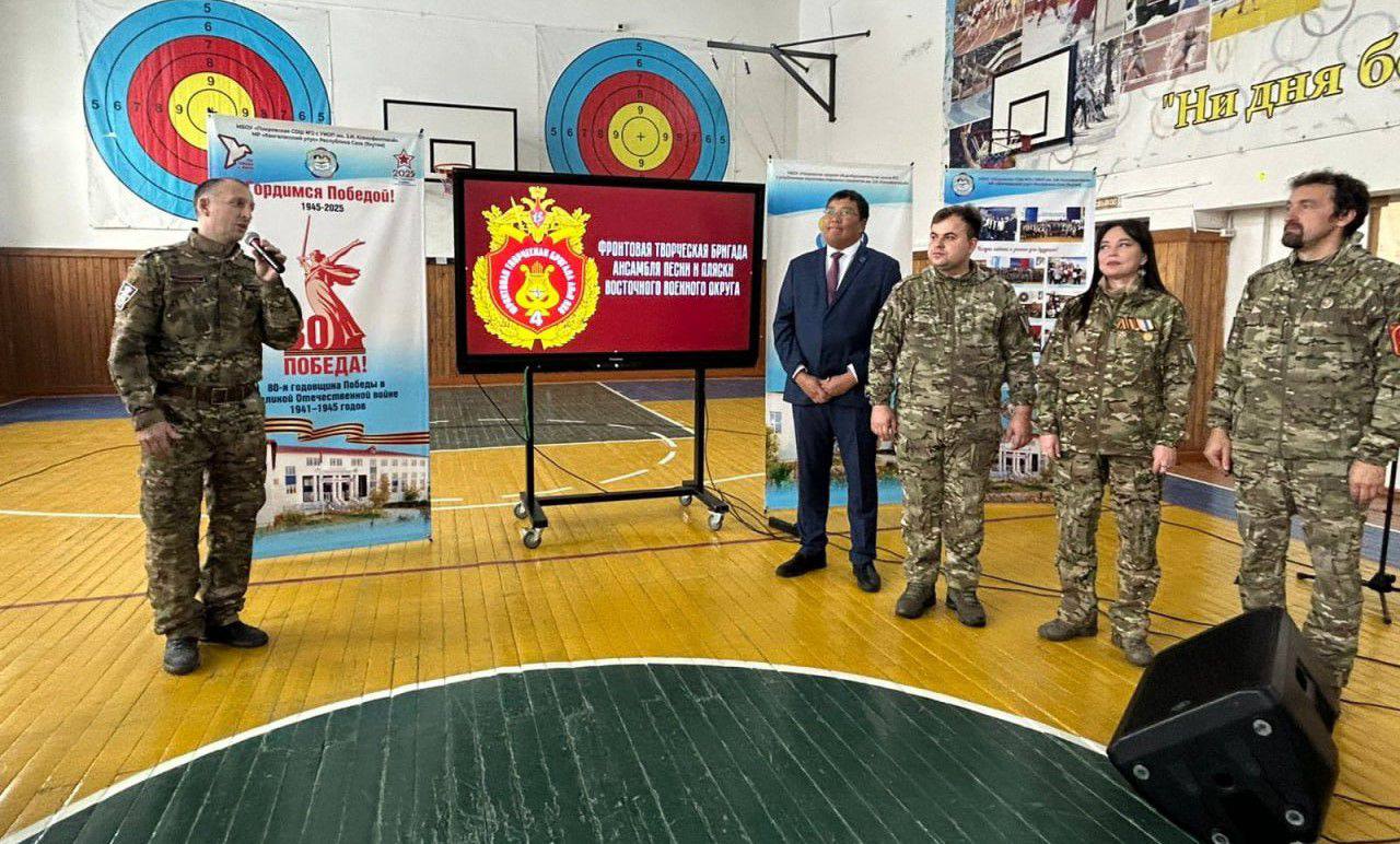 В средней школе №2 города Покровска прошел урок мужества