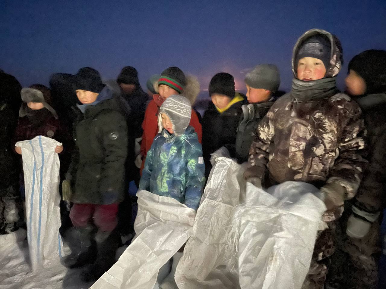 Баай барыылаах Байанай ыйа сааланан сир-дойду аайы муха гэнэ тэриллэр Баай барыылаах Байанай ыйа сааланан сир-дойду аайы муха гэнэ тэриллэр