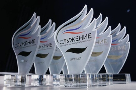 Айсен Николаев: По инициативе Президента России Владимира Путина проводится III Всероссийская муниципальная премия «Служение»