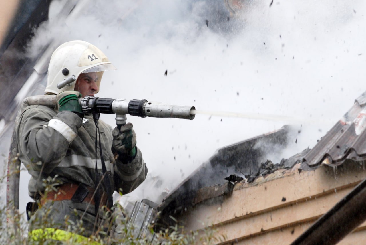 В Якутске при пожаре в частном гараже погибла женщина