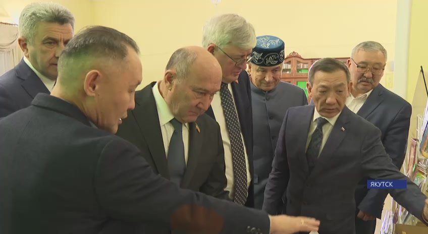 В своем комментарии депутат Государственного Совета Республики Татарстан Ильшат Аминов подчеркнул, что делегация ознакомилась с интересной практикой, которая применяется педагогами дошкольного учреждения для изучения родного...