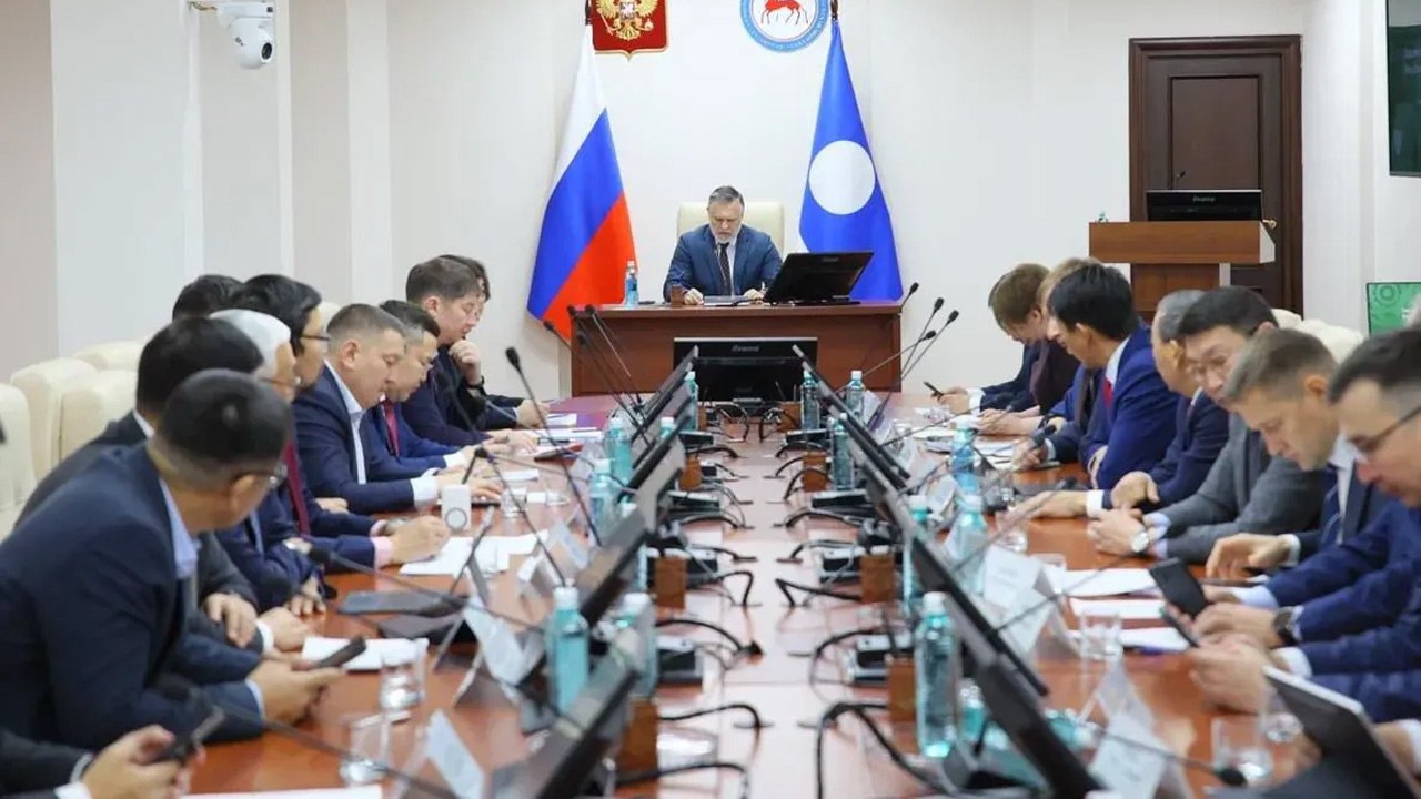 Председатель Правительства Якутии Кирилл Бычков провел планерное совещание Правительства республики