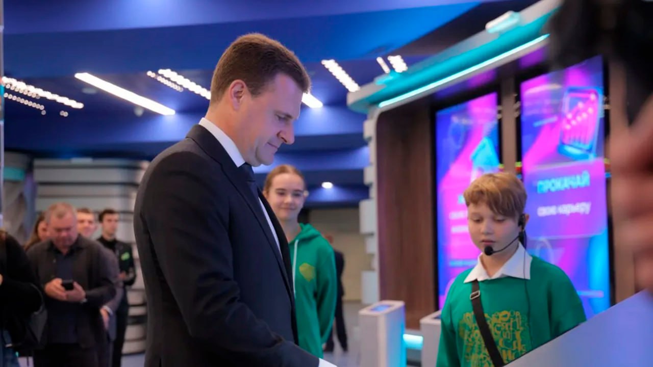 Алексей Чекунков посетил экспозицию "Дней регионов Дальнего Востока в Москве"