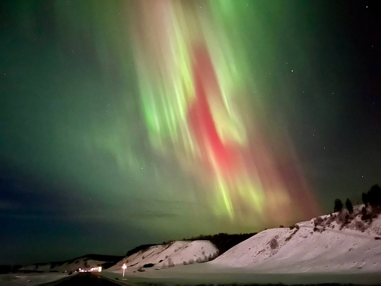Делимся красотой!. Сотрудники Госавтоинспекции во время несения службы запечатлели редкое и прекрасное явление природы - северное сияние #ГАИЯКУТИЯ #СЕВЕРНОЕСИЯНИЕ #ПРОФИЛАКТИКАДТП подпишись на наш телеграмм канал Делимся красотой!. Сотрудники Госавтоинспекции во время несения службы запечатлели редкое и прекрасное явление природы - северное сияние #ГАИЯКУТИЯ #СЕВЕРНОЕСИЯНИЕ #ПРОФИЛАКТИКАДТП подпишись на наш телеграмм канал