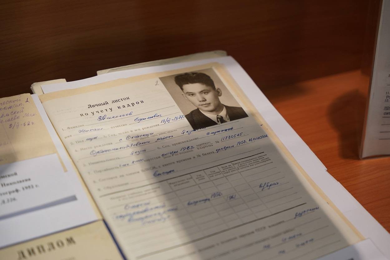 «Эпоха в документах»: в Якутске открыли выставку о Михаиле Николаеве «Эпоха в документах»: в Якутске открыли выставку о Михаиле Николаеве