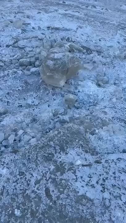 Прорвало канализацию у административного здания на ул. Октябрьской 20/1, где находится Департамент градостроительства и архитектуры мэрии города