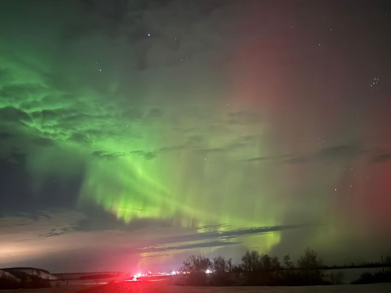 В Якутии жители наблюдают невероятное северное сияние В Якутии жители наблюдают невероятное северное сияние