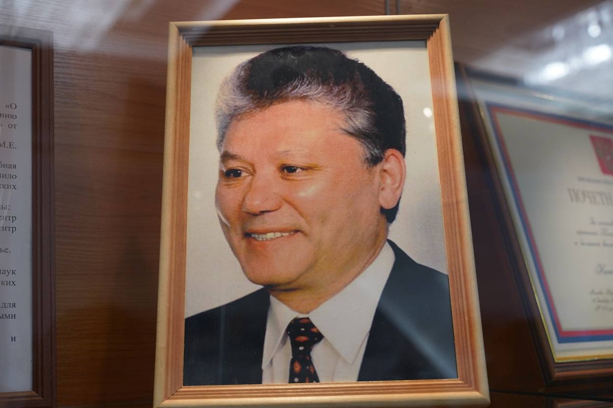 «Эпоха в документах»: в Якутске открыли выставку о Михаиле Николаеве «Эпоха в документах»: в Якутске открыли выставку о Михаиле Николаеве