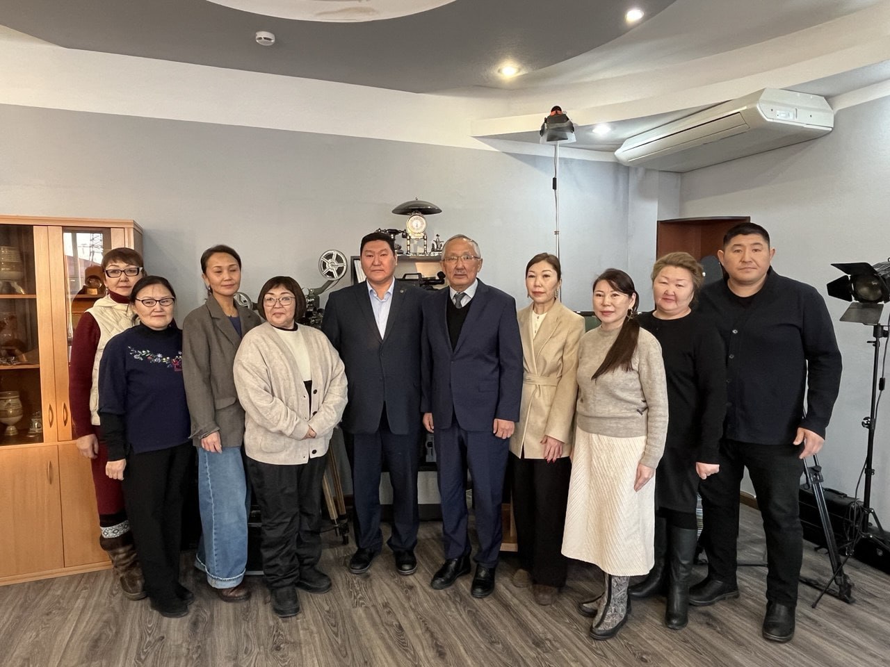 В Якутии открыли аудиовизуальный фонд первого президента Михаила Николаева В Якутии открыли аудиовизуальный фонд первого президента Михаила Николаева